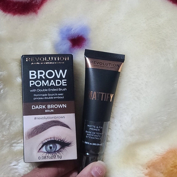 Revolution Beauty Mattify Primer/Brow Pomade - Picture 7 of 7